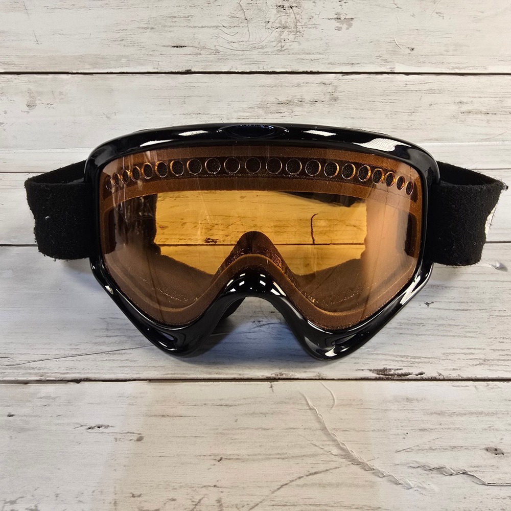 Vintage Oakley Snow Goggles Blk Frame Amber Lens Ski Snowboard‎ Adjustable Strap